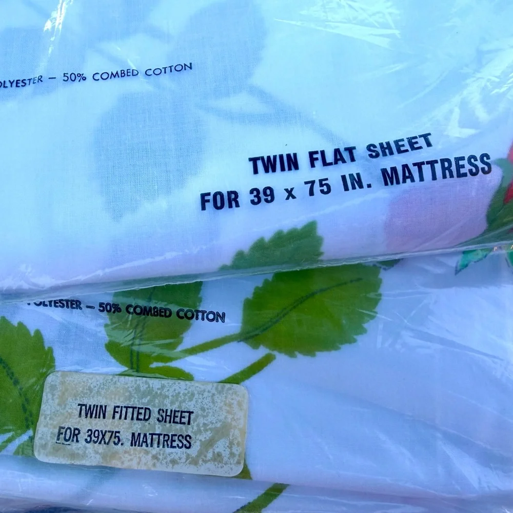 Wamsutta White Flat & Fitted Sheet with Red Rose and Green Leaves